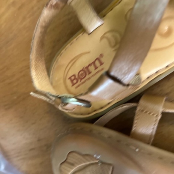 Born Leather Sandals, size 8 - Picture 4 of 5
